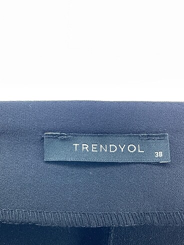38 Beden siyah Renk Trendyol & Milla Mini Şort %70 İndirimli.