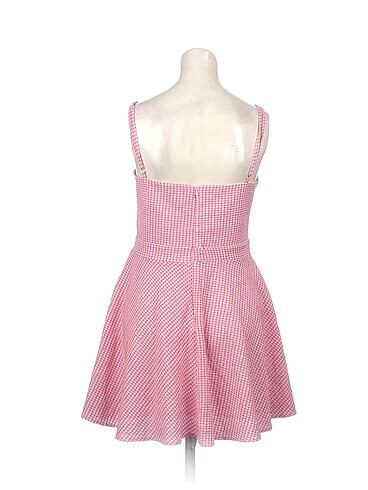40 Beden PreLoved Kısa Elbise %70 İndirimli.