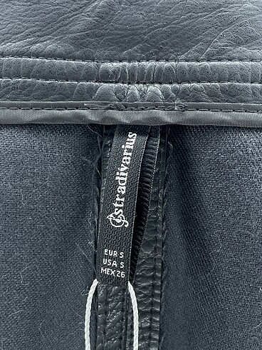 s Beden siyah Renk Stradivarius Mini Etek %70 İndirimli.