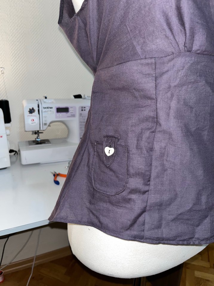 mor dugmeli cepli ust - Görsel 2