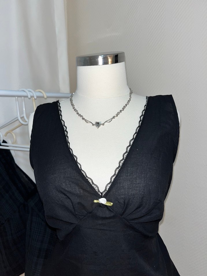 siyah v yakalı gotik bluz - Görsel 4