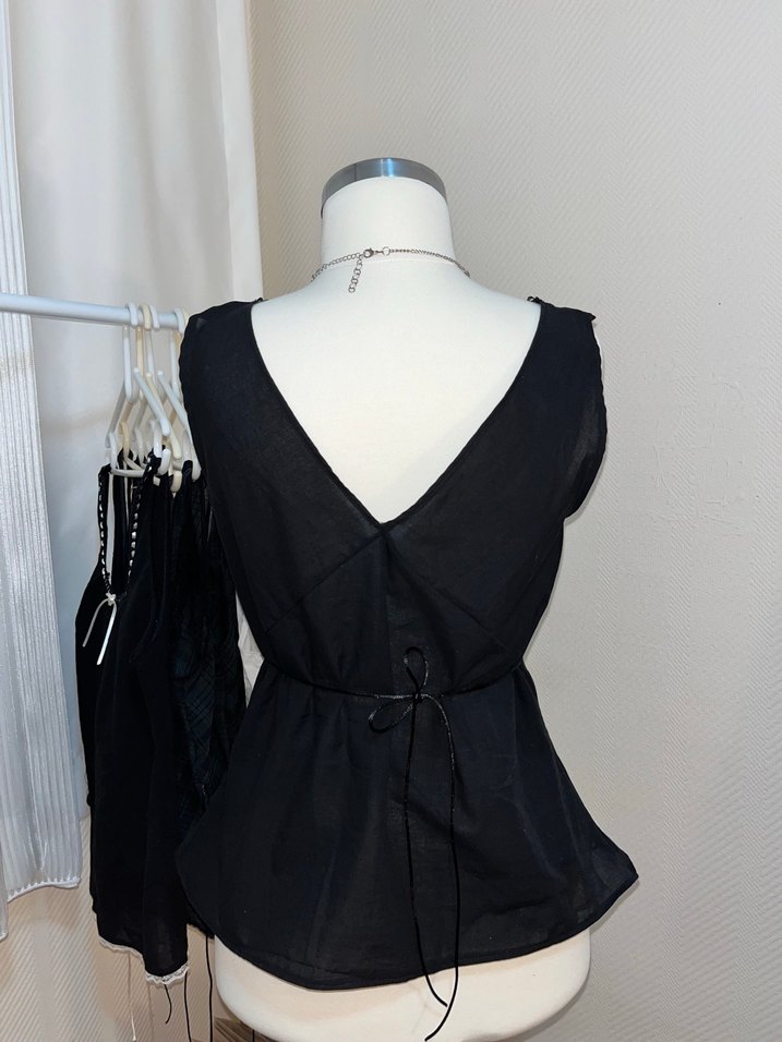 siyah v yakalı gotik bluz - Görsel 3