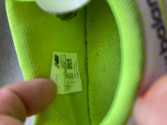 30 Beden beyaz Renk New Balance cocuk hali saha futbol ayakkabi
