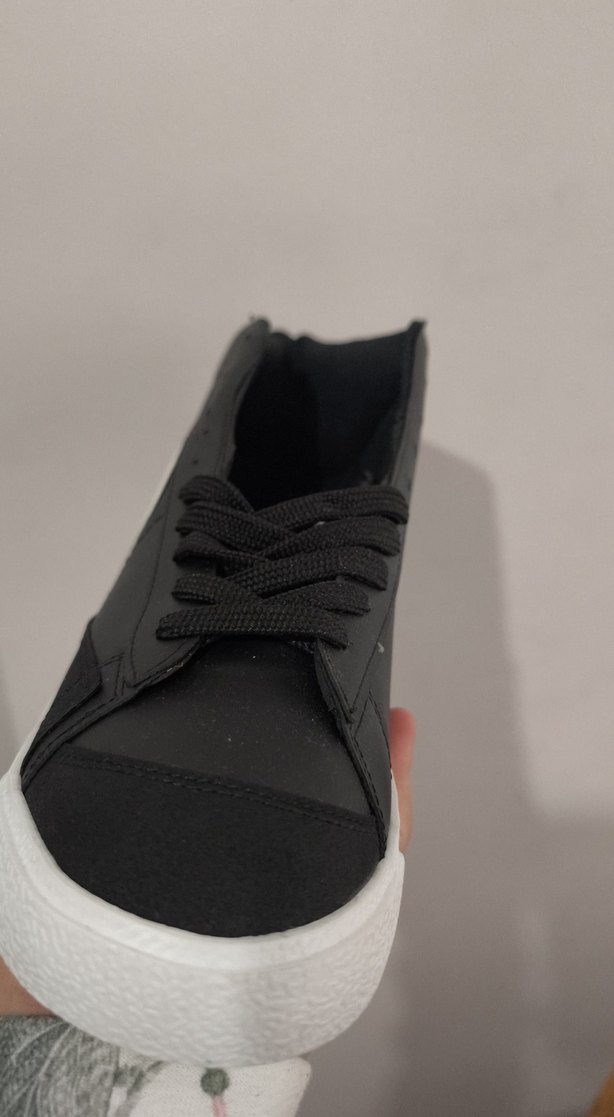 Siyah Beyaz Spor Ayakkabı - Görsel 2