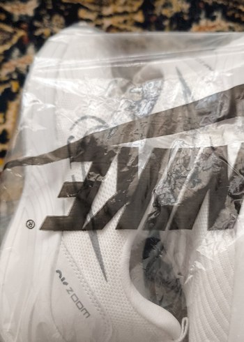 Beyaz Gri Baskılı Fermuarlı Spor Çanta
