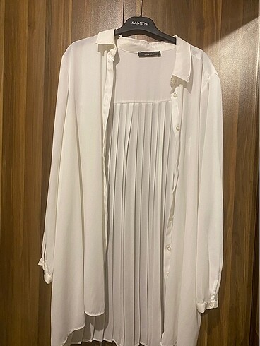 44 beden arkası pileli gömlek - Görsel 4