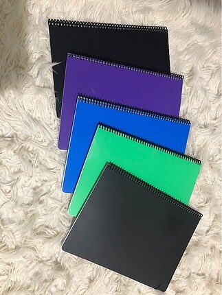 Beş adet 120 yaprak çizgisiz defter