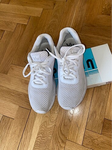 38 Beden Beyaz spor ayakkabı
