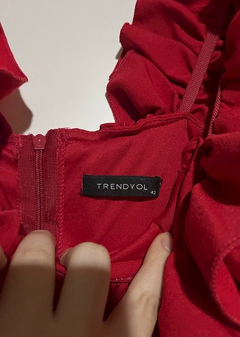 Kırmızı Uzun Straplez Fırfırlı Elbise - Görsel 3