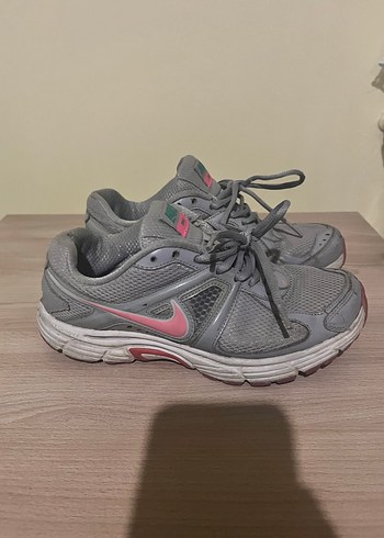 Gri Nike Spor Ayakkabı Kadınlar için - Görsel 2