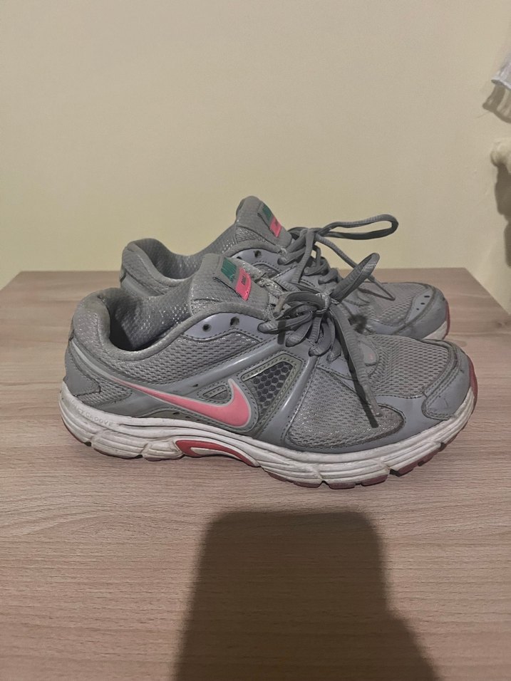 Gri Nike Spor Ayakkabı Kadınlar için - Görsel 2