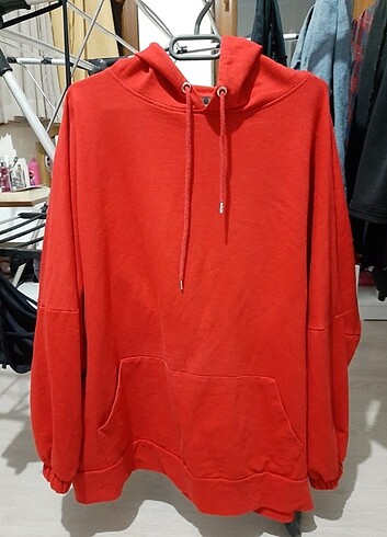 KIRMIZI SWEATSHİRT