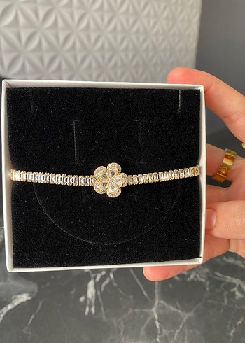 Zincir Detaylı Altın Renk Kadın Bileklik - Görsel 3