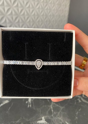 Zincir Detaylı Altın Renk Kadın Bileklik - Görsel 5