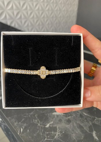 Zincir Detaylı Altın Renk Kadın Bileklik - Görsel 6