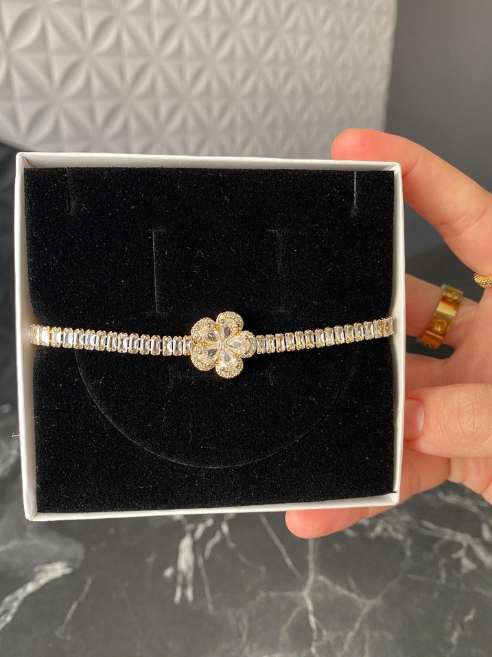 Zincir Detaylı Altın Renk Kadın Bileklik - Görsel 3