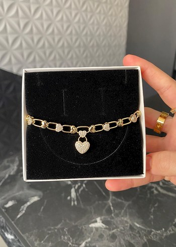 Zincir Detaylı Parlak Altın Bileklik - Görsel 4