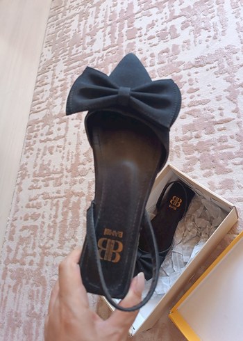 Fiyonklu Siyah Topuklu Kadın Babet - Görsel 2