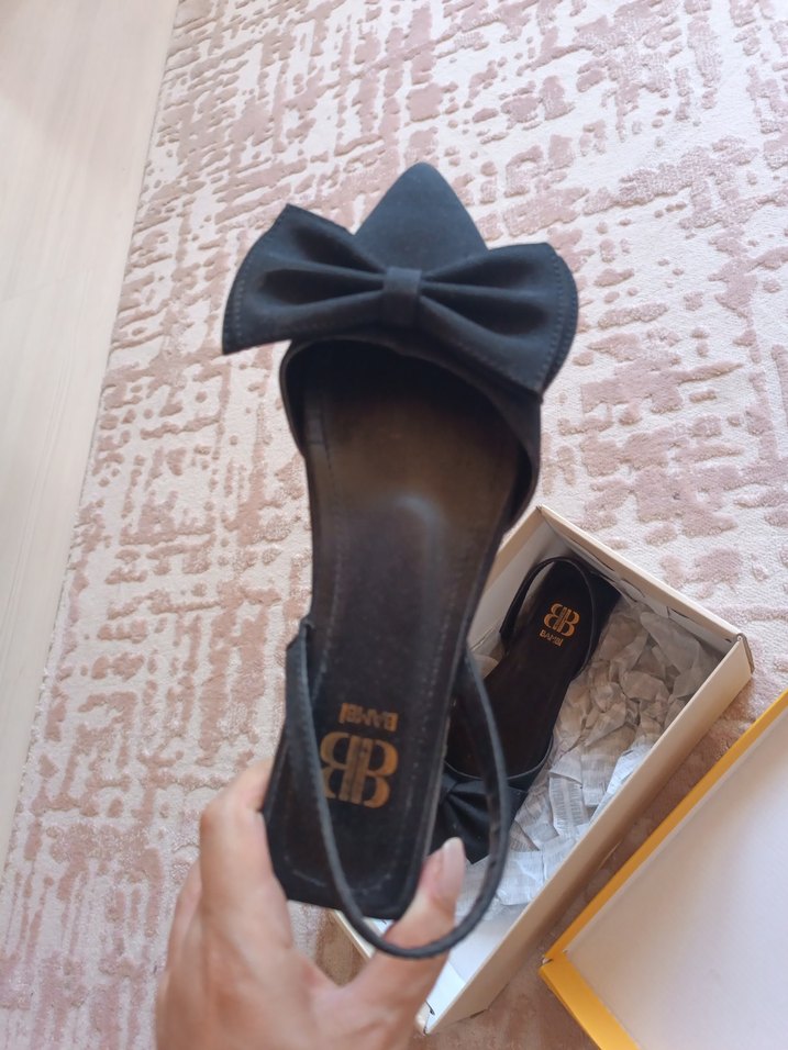 Fiyonklu Siyah Topuklu Kadın Babet - Görsel 2