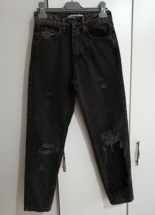 Koyu gri distressed detaytı mom fit jean