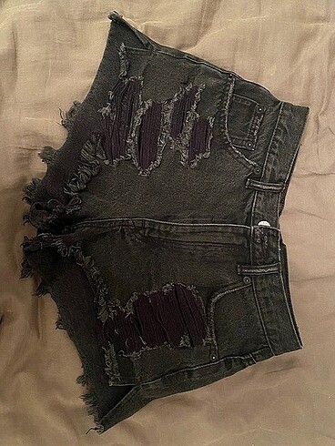 Pull&Bear yırtık denim şort