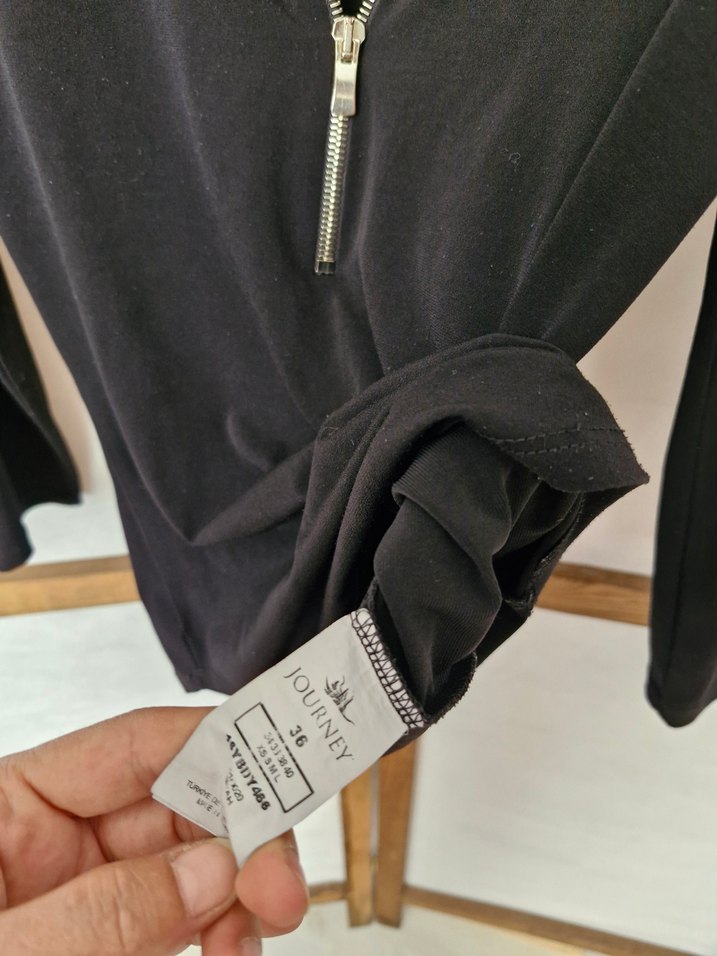 Fermuarlı V Yaka Siyah bluz - Görsel 3