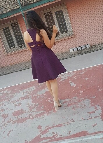Sırt dekolteli elbise