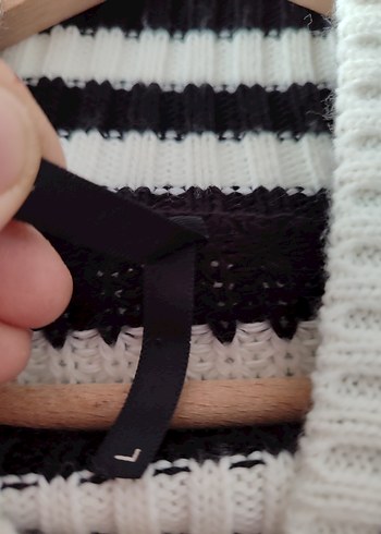 Siyah Gri Çizgili Boğazlı Kadın Kazak - Görsel 4