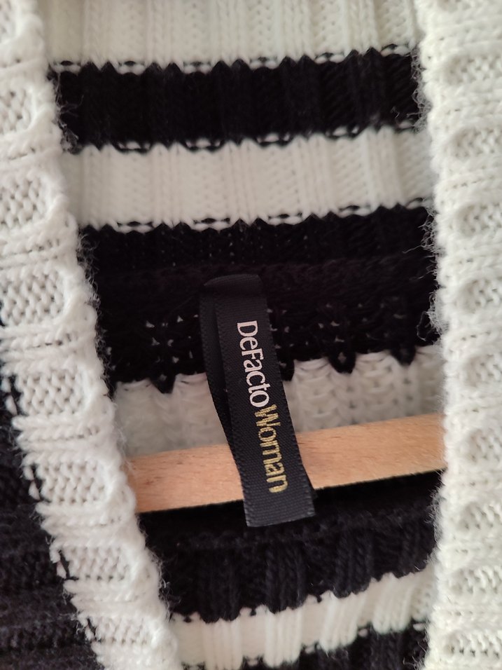 Siyah Gri Çizgili Boğazlı Kadın Kazak - Görsel 3