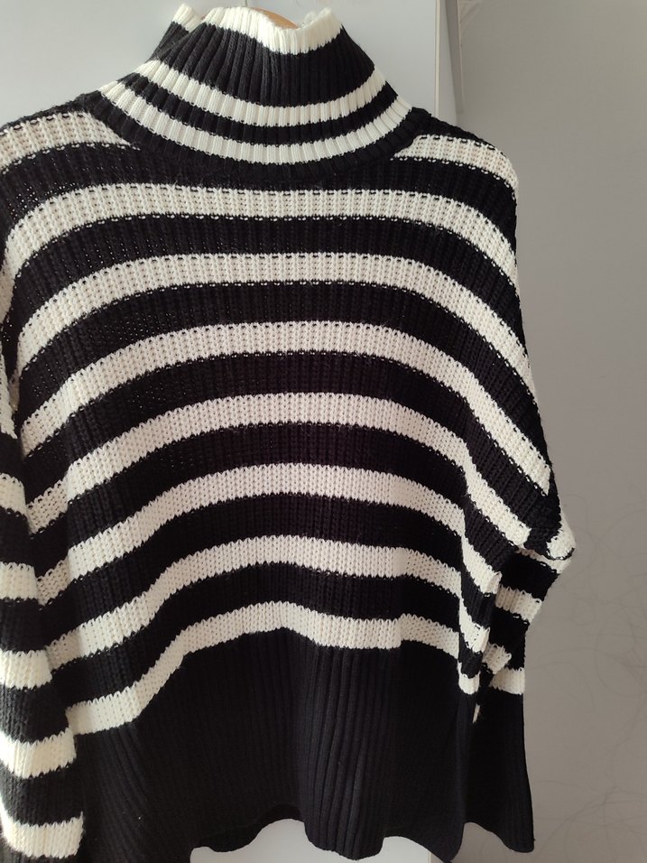 Siyah Gri Çizgili Boğazlı Kadın Kazak - Görsel 2