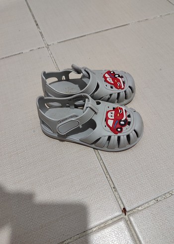 Çocuk Beyaz Baskılı Tokalı Terlik - Görsel 2