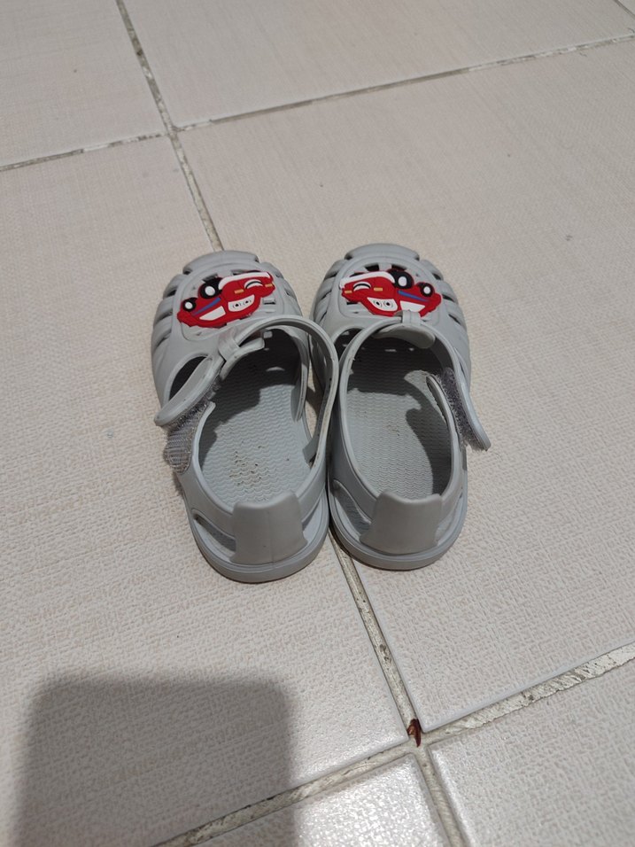 Çocuk Beyaz Baskılı Tokalı Terlik - Görsel 4