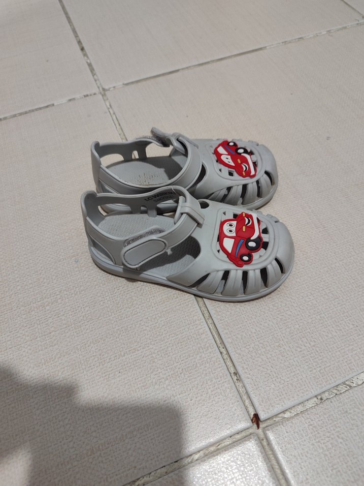 Çocuk Beyaz Baskılı Tokalı Terlik - Görsel 2