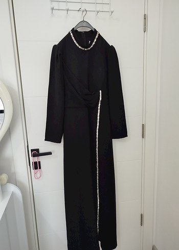 Uzun Kollu Siyah Nakışlı Uzun Abiye Elbise - Görsel 2