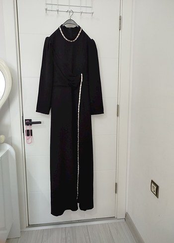 Uzun Kollu Siyah Nakışlı Uzun Abiye Elbise - Görsel 3