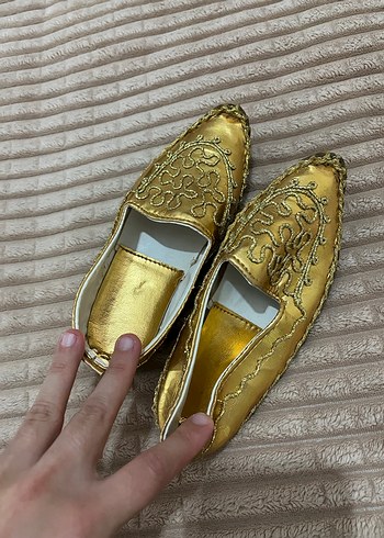 Erkek Çocuk Parlak Altın İşlemeli Özel Ayakkabı - Görsel 3