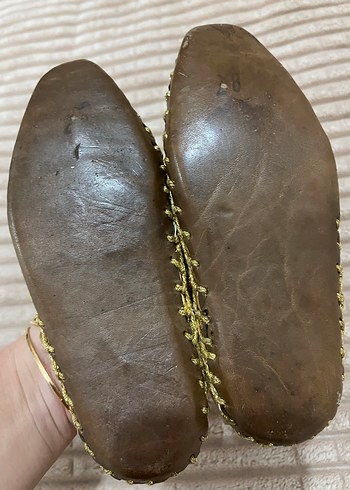 Erkek Çocuk Parlak Altın İşlemeli Özel Ayakkabı - Görsel 2