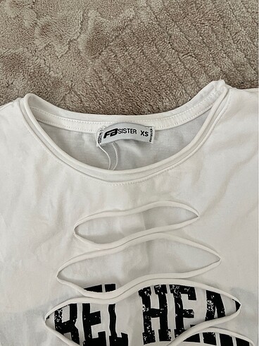 xs Beden Teenage tshirt yırtıklı