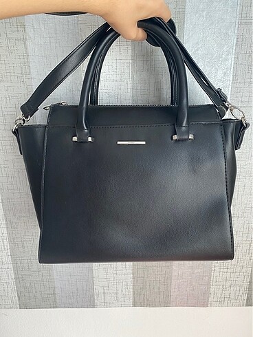 Bershka Siyah Tote Askılı Kol Çantası