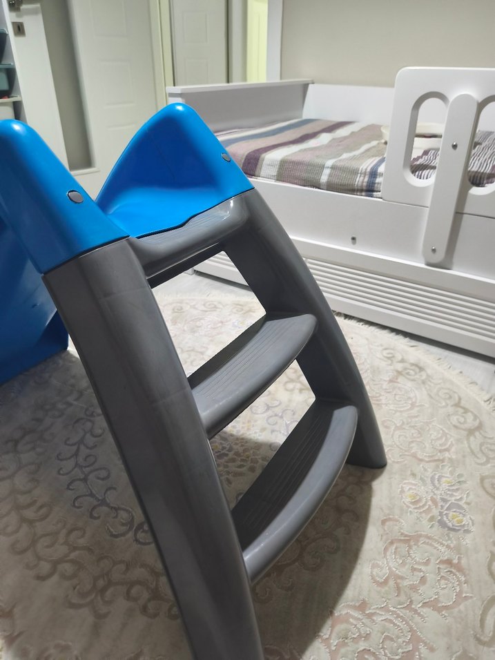 Mavi ve Gri Çocuk Kaydırağı - Görsel 2