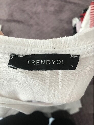 s Beden TRENDYOLMİLLA T-SHIRT