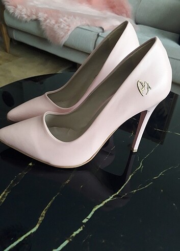 38 Beden Pudra Pembe Stiletto