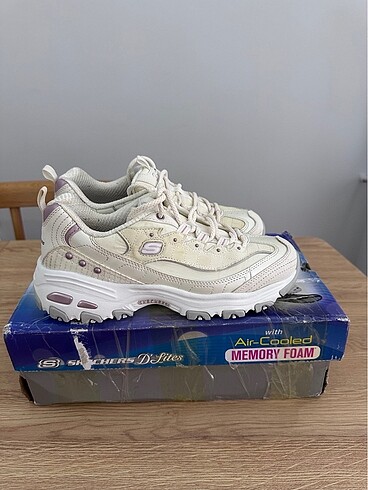 37,5 Beden Skechers kadın ayakkabı