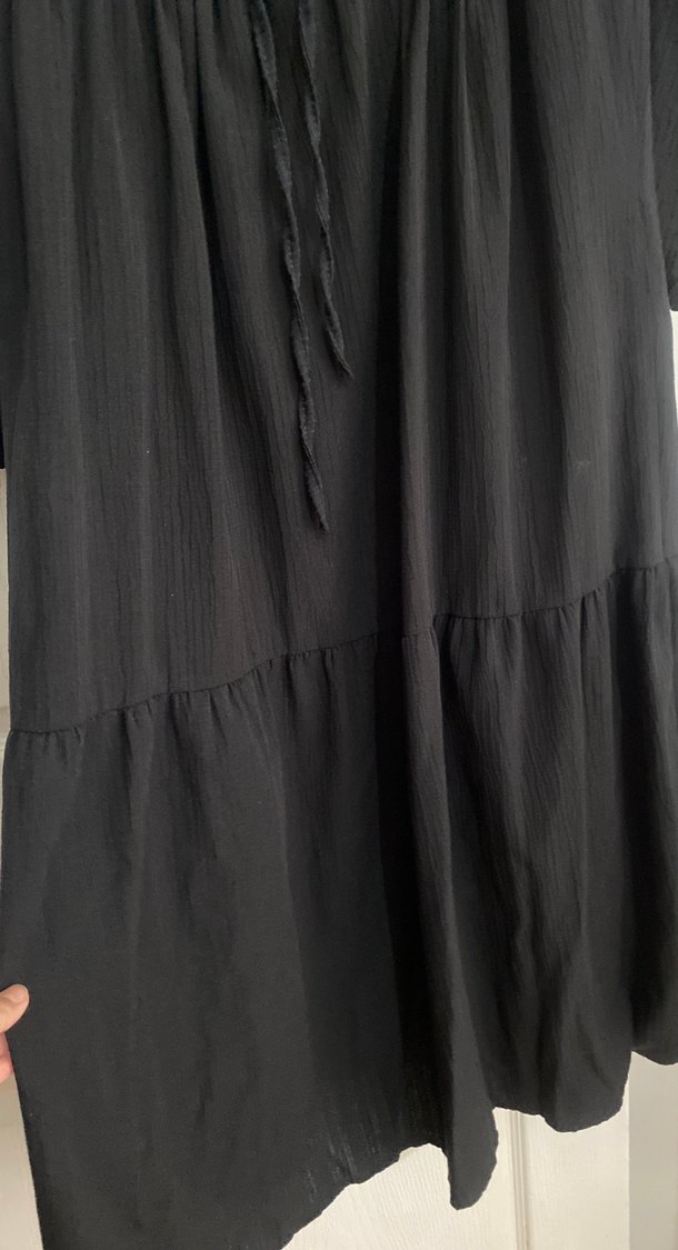 Siyah Uzun Kollu Pilili Keten Elbise - Görsel 3