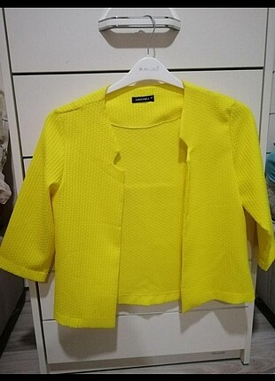 Kısa sarı ceket 