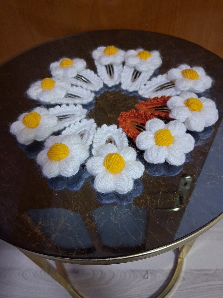 Örgü Çiçekli Beyaz Çocuk Toka Seti - Görsel 4