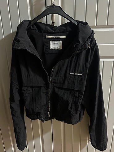 bershka siyah yağmurluk