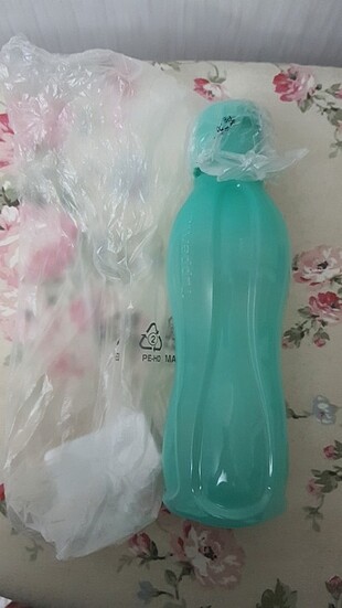 Tupperware şişe