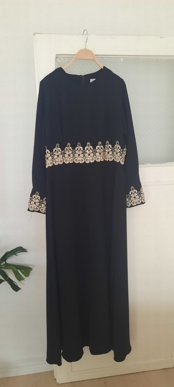 Altın Renkli Nakışlı Dantel El Zinciri - Görsel 2