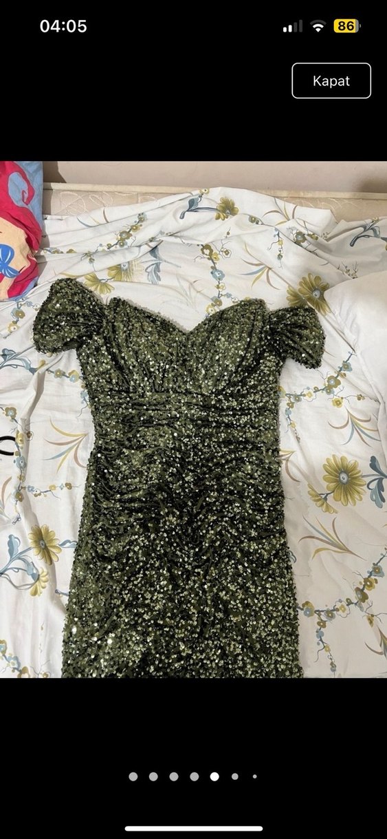 Parlak Altın Renkli V Yakalı Uzun Abiye Elbise - Görsel 5